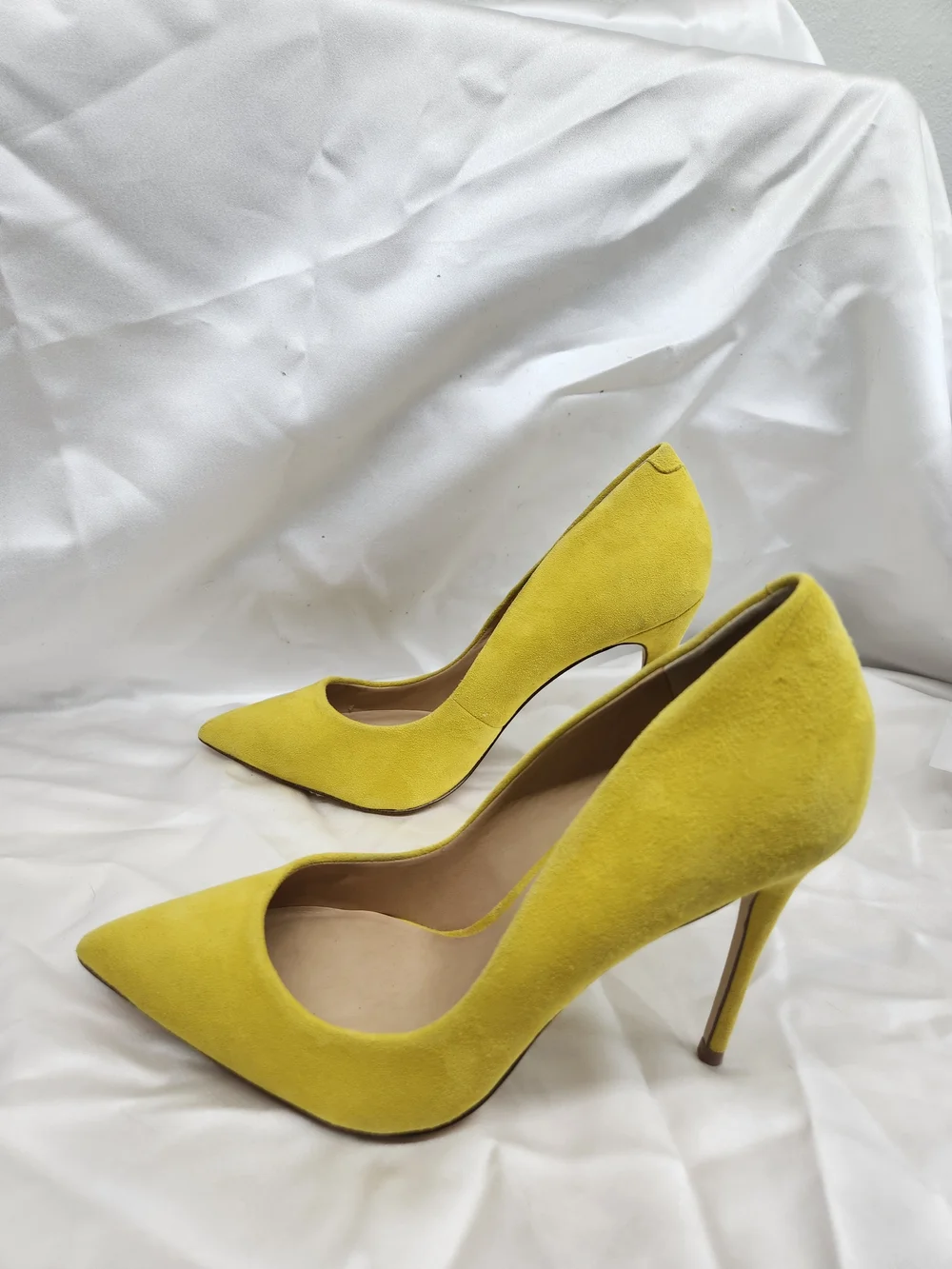 Steve Madden Yellow Suede Pointed Pumps